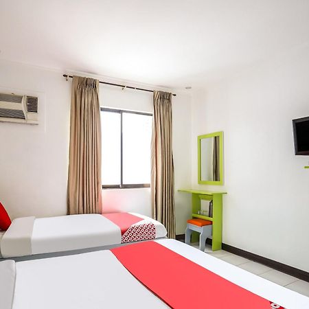 Oyo 210 Apple Tree Suites Cebu Exterior foto