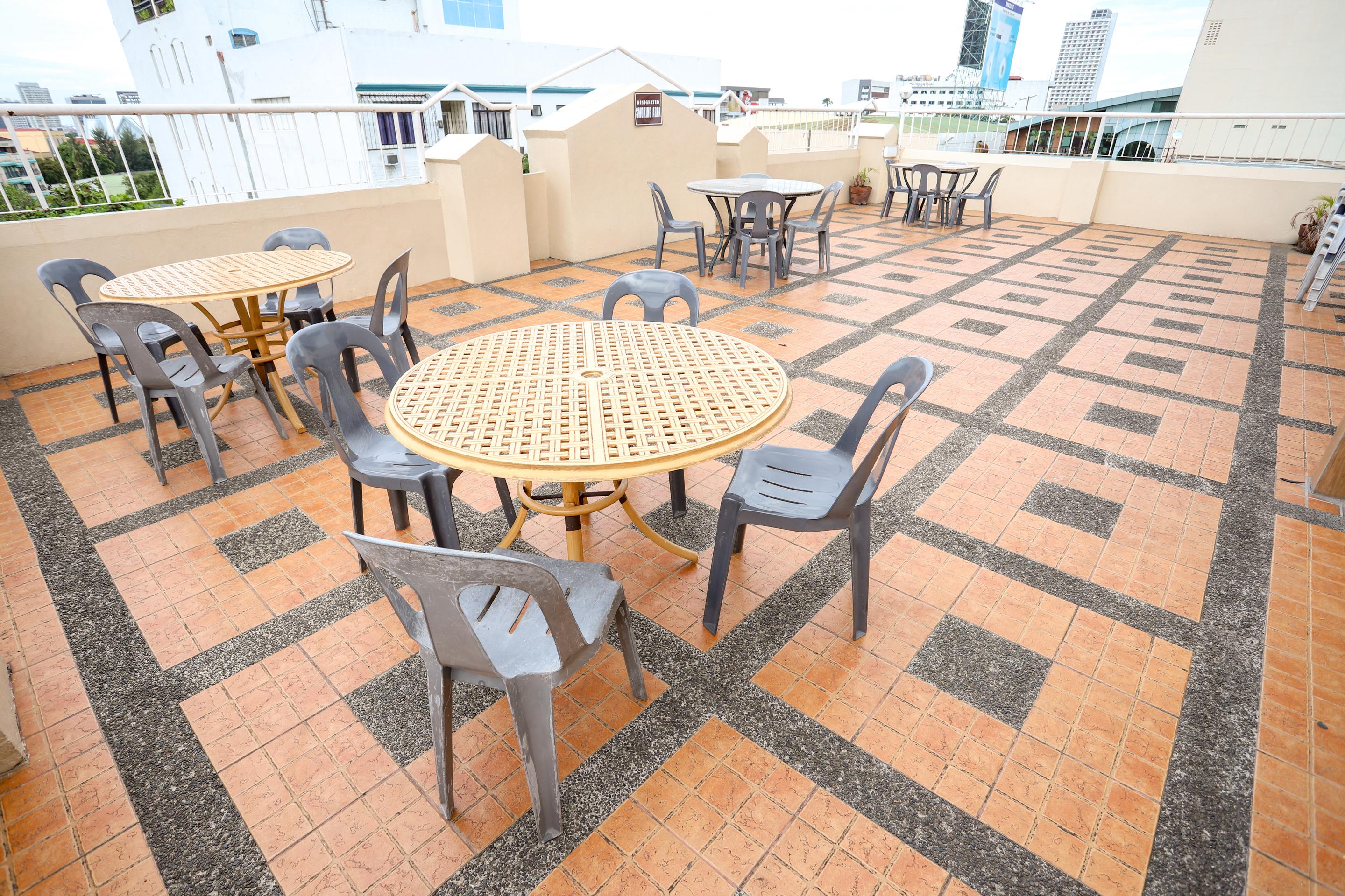Oyo 210 Apple Tree Suites Cebu Exterior foto